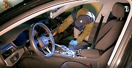 Revolver, coltello e mazza da baseball nell'auto: arrestato