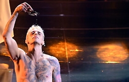 Ex parroco di Lampedusa difende Achille Lauro: «Scandalizzatevi per altro!»