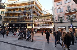 Fabbricava pass falsi per accedere al teatro Ariston: denunciato