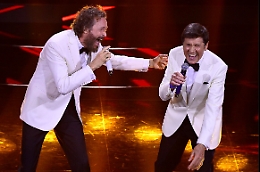 Festa di emozioni, Jovanotti superstar, Giannetta commuove con le "guide" non vedenti