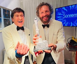 Morandi con Jovanotti "sbanca" Sanremo: vince le cover ed è secondo in classifica. Boom di ascolti