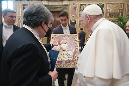 Il bassorilievo di Sant'Agata donato al Papa nell'udienza con l'Anci