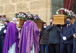 La famiglia sterminata dal covid: «Avevano paura del vaccino»