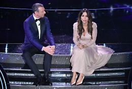 Sanremo,  l'elogio della leggerezza" della Ferilli