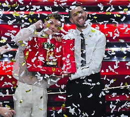 Sanremo da "Brividi", Mahmood &amp; Blanco trionfano. Seconda Elisa, terzo Morandi