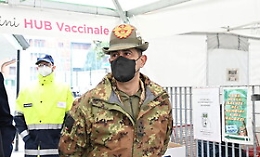 Figliuolo: «Il virus circola ancora ma arretra. Verso normalità grazie ai vaccini»