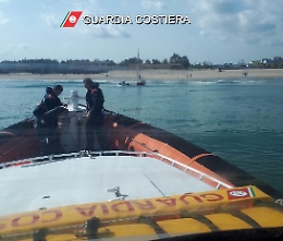 Barca a vela si arena alla Plaia, in quattro salvati dalla Capitaneria di porto