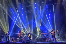 Il mito dei Genesis al Teatro Antico di Taormina rivive con Steve Hackett