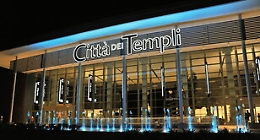 Due giovanissime tunisine nei guai  per due furti al Centro commerciale