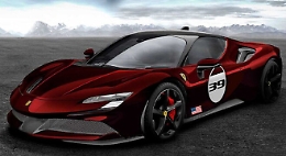 Ecco la Ferrari color Rosso Taormina ispirata al fuoco dell'Etna