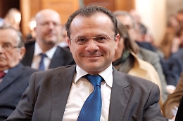 Cos&igrave; De Luca ha trasformato le sue dimissioni da sindaco di Messina in uno show sui social