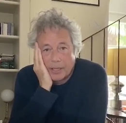 Lo scrittore Alessandro Baricco lascia l'ospedale: «E' andato tutto liscio»