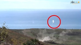 Nella riserva naturale l'Esercito spara le bombe a mare coi blindati