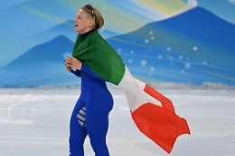 Arianna Fontana, argento nello short track 1500 metri: &egrave; l'azzurra pi&ugrave; medagliata. La polemica: "Un maschio mi ha attaccato"