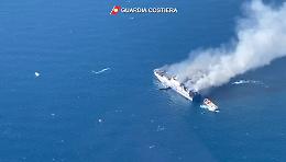 L'incendio sul traghetto italiano ripreso da un Atr42 della Guardia Costiera.