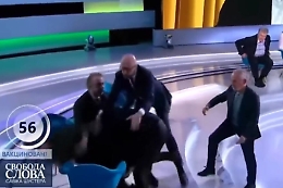 Ucraina, rissa in diretta Tv: pugni al parlamentare filorusso