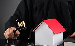 Troppi debiti e per non perdere la casa la ricompra all'asta