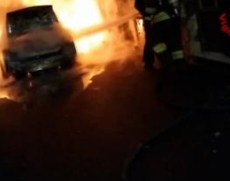 Due auto e un furgoncino incendiati in fondo agricolo a Partinico