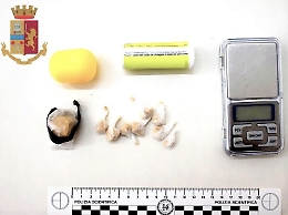 Eroina nascosta in casa: 57enne arrestato dalla Polizia a Gela