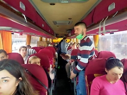 Ucraina, già 200mila fuggiti dalla guerra: primi profughi in Italia