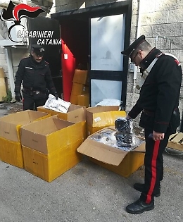 Misterbianco, sequestrati oltre 14mila accessori contraffatti: un denunciato