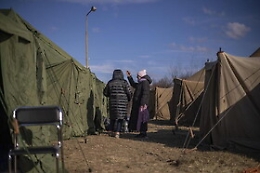 "Prima i bianchi", denunce di razzismo sui rifugiati al confine tra Ucraina e Polonia