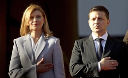 Col marito sotto le bombe: chi è Olena Zelenska, la moglie del presidente ucraino