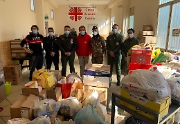 Raccolta di alimenti dall'Aeronautica militare per la Caritas di Catania