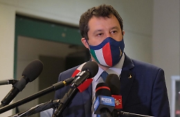 Open Arms: uno dei giudici sta male, rinviato il processo a Salvini