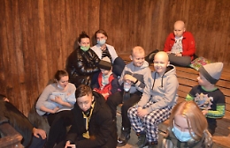 Ucraina, atterrati a Milano primi bambini malati oncologici