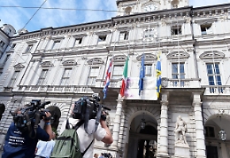 No a doppio cognome per il figlio di 2 mamme: respinto ricorso a Torino