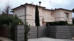 Le immagini della presunta villa di Zelensky a Forte dei Marmi