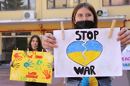 Il "No alla guerra" degli studenti della "Dante Aligheri" di Catania