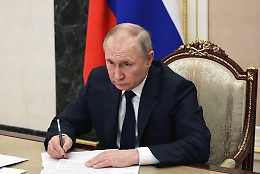 Putin accusa l'Occidente della crisi in Ucraina e lancia monito su sanzioni: «Prezzi degli alimentari potrebbero aumentare»