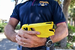 Forze polizia con 4.482 taser in 18 città: come e quando usarli