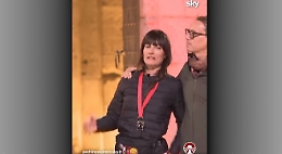 Victoria Cabello: «Io lì non entro, coi problemi di salute che ho avuto!». Cos'è la malattia di Lyme