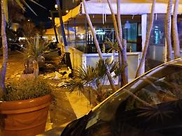 Ordigno rudimentale esplode in un cassonetto: ferite due ragazze