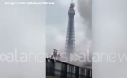 Torre Eiffel sotto le bombe dei russi: il video choc del Governo ucraino