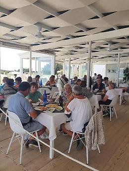 Scala dei Turchi presa d'assalto malgrado la pioggia e riaprono i locali balneari