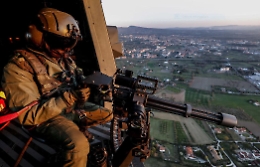 Ucraina, il nostro Esercito e la circolare che fa tremare: «Tenere in efficienza cingolati, elicotteri e artiglieria» 