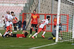 Il Messina si fa bucare nel finale, il Catanzaro sbanca il "Franco Scoglio"