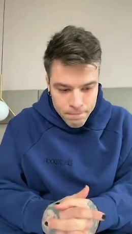 Fedez choc:&laquo;Ho un brutto problema di salute&raquo;, l'annuncio in lacrime sui social