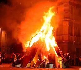 Vampe di S. Giuseppe a Palermo: un carabiniere ferito al volto e 10 auto danneggiate