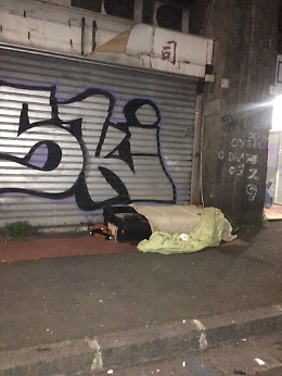 Piazza Grenoble Catania: "Vivere così è umano?"