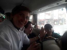 Una delle profughe in viaggio sul "Bus di Carla" lavorerà come infermiera