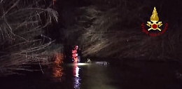 Cade in piena notte nel fiume Oreto: salvata dai vigili del fuoco