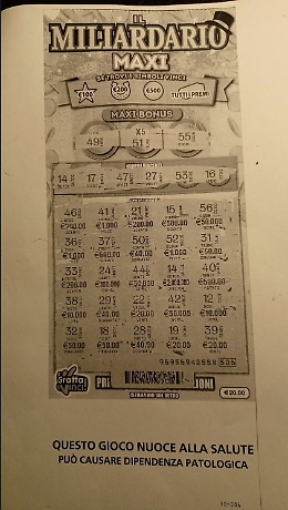 Compra un "Gratta e vinci" al centro commerciale e vince due mln di euro nel Catanese