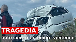 Tragedia: auto contro tir, muore ventenne