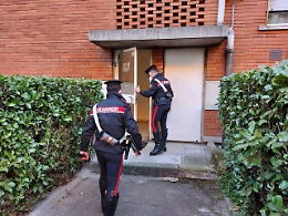 Donna accoltellata a morte nel Milanese: sospetti sul figlio