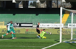 Catania di forza e di cuore ad Avellino: Sipos regala tre punti d'oro